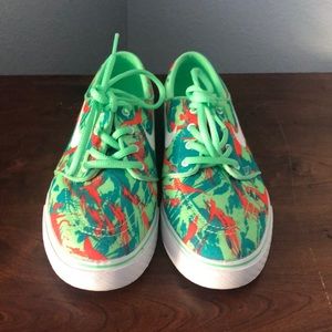 Nike size 5.5 it’s green,orange,white